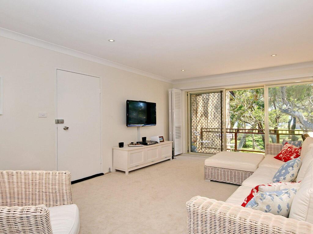 32 'Bay Parklands', 2 Gowrie Avenue - Fantastic Unit With Air Conditioning, Pool, Tennis Court & Spa - thumb 1
