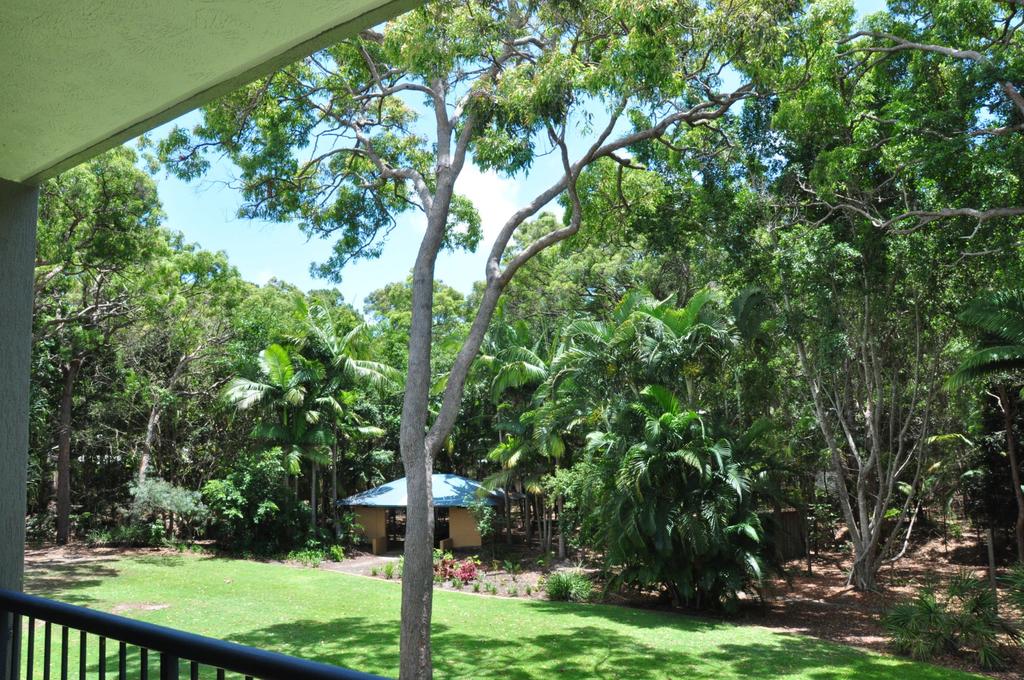 32/15 Rainbow Shores - Unit Overlooking Bushland With Shared Swimming Pool, Spa And Tennis Court - thumb 1