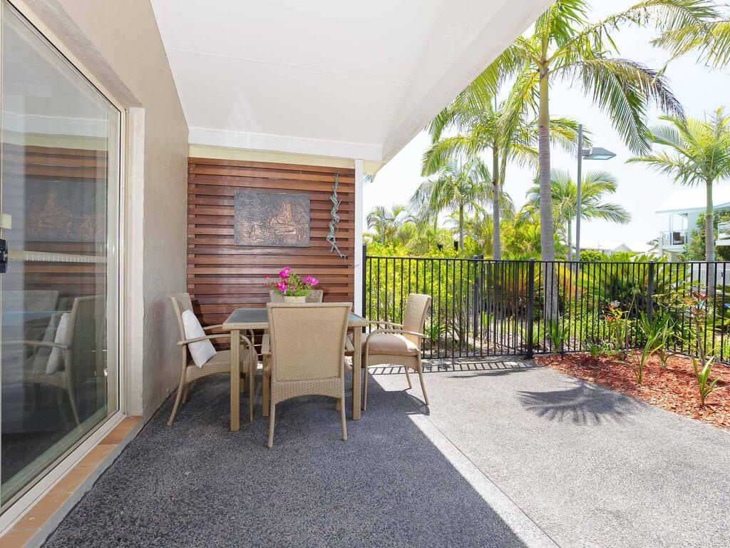 356 ' Oaks Pacific Blue' 265 Sandy Point Rd - Air conditioned direct pool access and suited for disability - Accommodation Adelaide