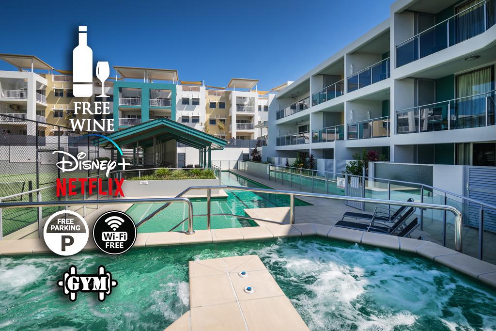 3BR Coolum Beach Escape , Courtyard, Pool, Spa, Tennis - thumb 0