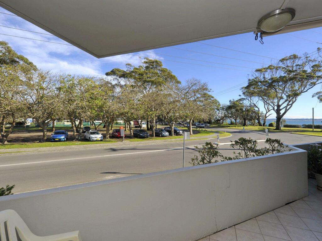 4 'Fleetwood' 63 Shoal Bay Rd - Air Conditioned Unit With Magnificent Water Views - Accommodation ACT 0
