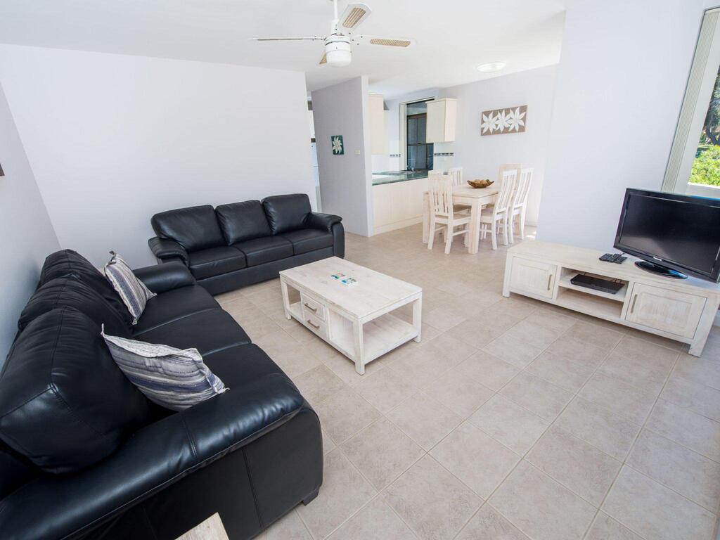 4 'Fleetwood' 63 Shoal Bay Rd - Air Conditioned Unit With Magnificent Water Views - Accommodation ACT 2
