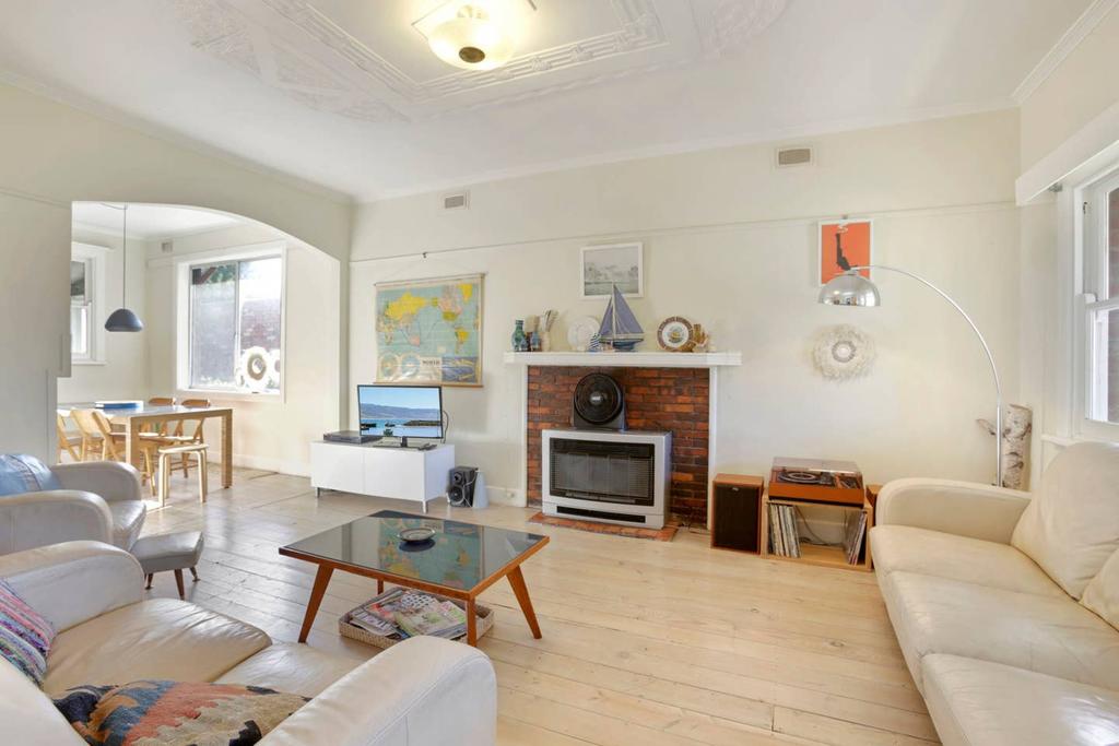 4 MONTROSE AVE - retro home in the heart of town - Accommodation Ballina