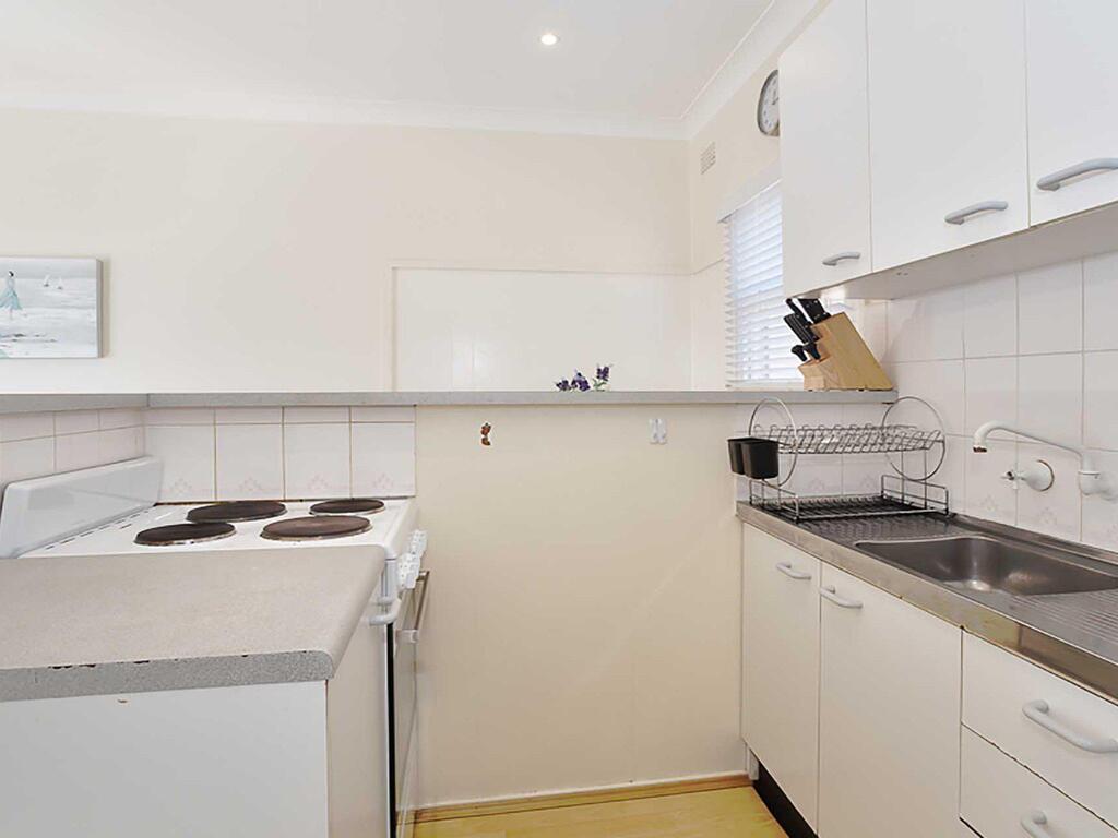 5 'Bayside' 21 Victoria Parade - Unbeatable Location And Air Conditioned - Accommodation ACT 1