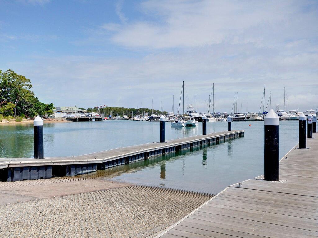 5 'Casuarina's ' 33 Soldiers Point Road - Superb Waterfront Unit - thumb 3
