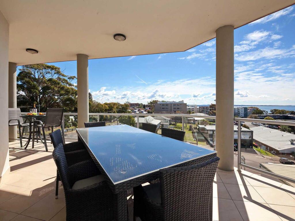 5 'Seaview' 9 Church Street - Huge Penthouse With Water Views And Lift - Accommodation Nelson Bay 3
