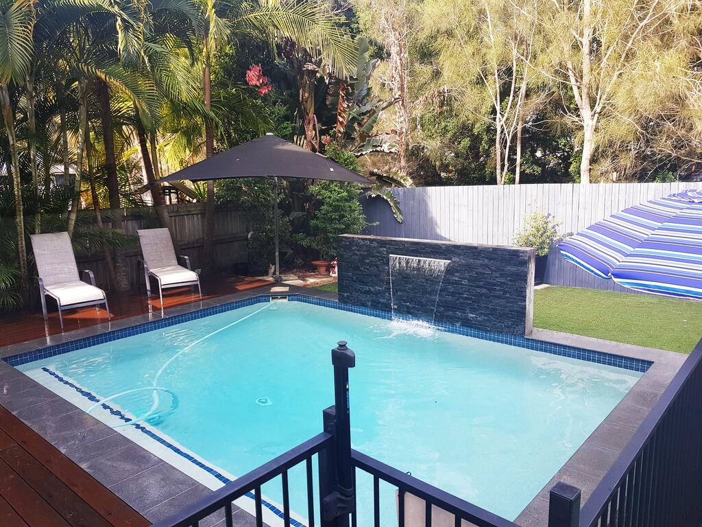 5 Bedroom Luxury Villa - Hope Island - Accommodation Brisbane