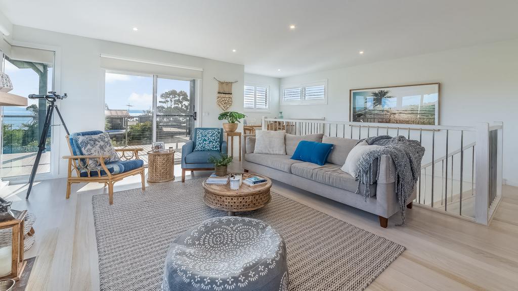 7 Graydens Road, Ventnor With Spectacular Views - thumb 3