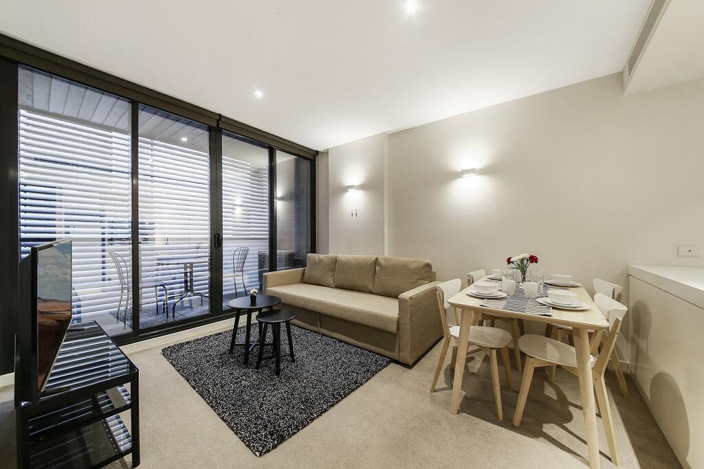 A Central & Cozy 2BR Apt Near Federation Square - thumb 0