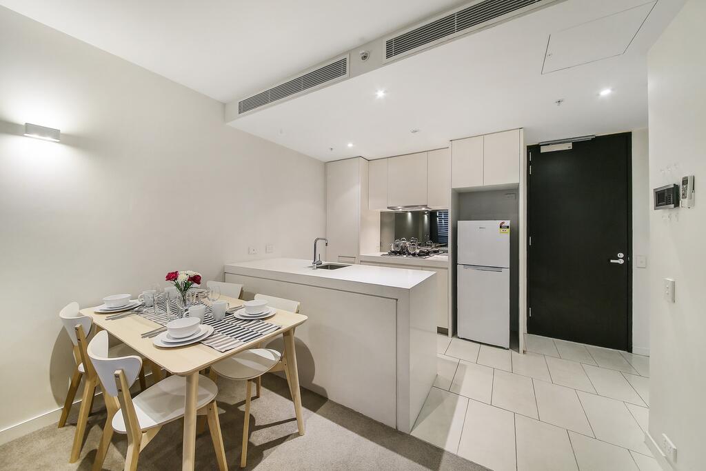 A Central & Cozy 2BR Apt Near Federation Square - thumb 2