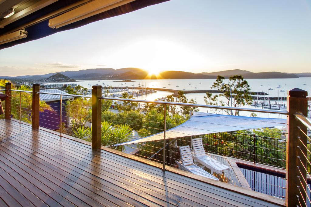A Point Of View - Whitsundays Accommodation 0