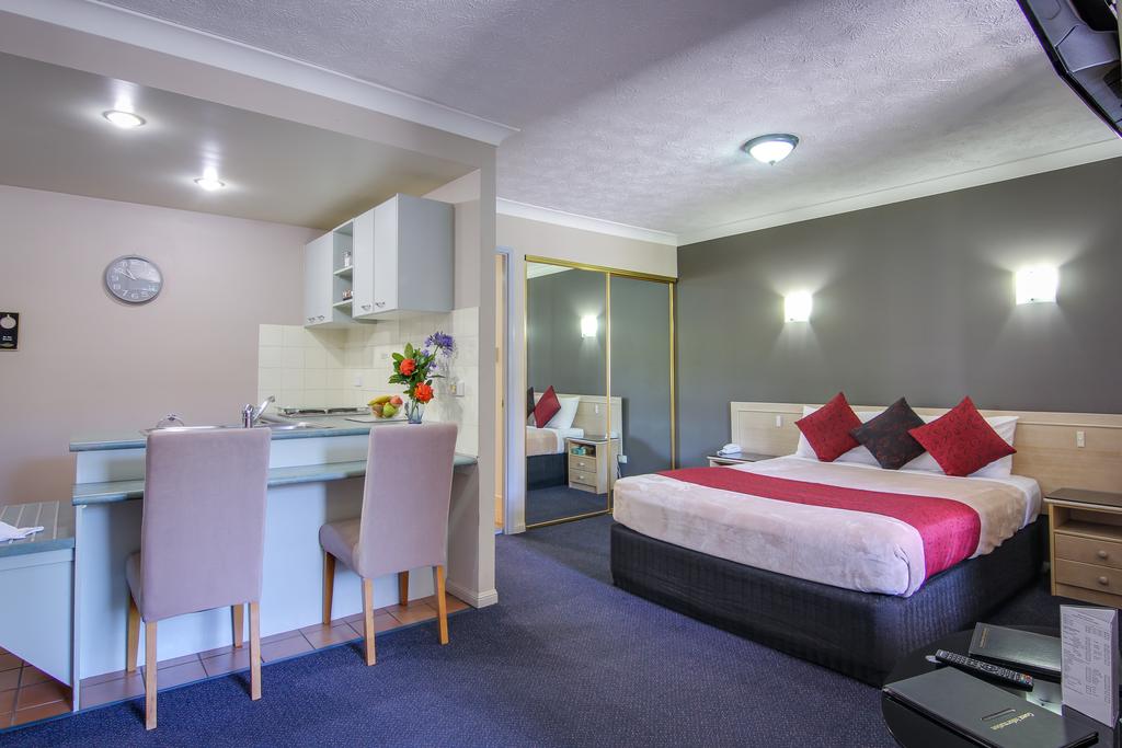 AAA Airport Albion Manor Apartments and Motel - Accommodation BNB