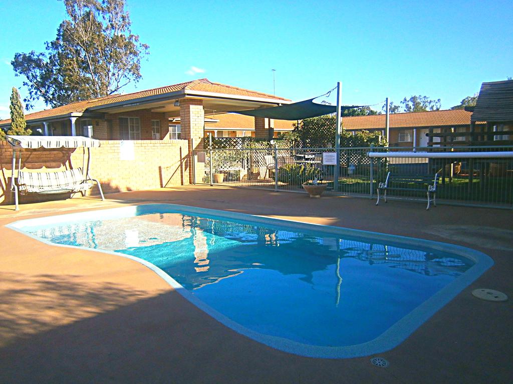 Aaron Inn Motel - New South Wales Tourism 