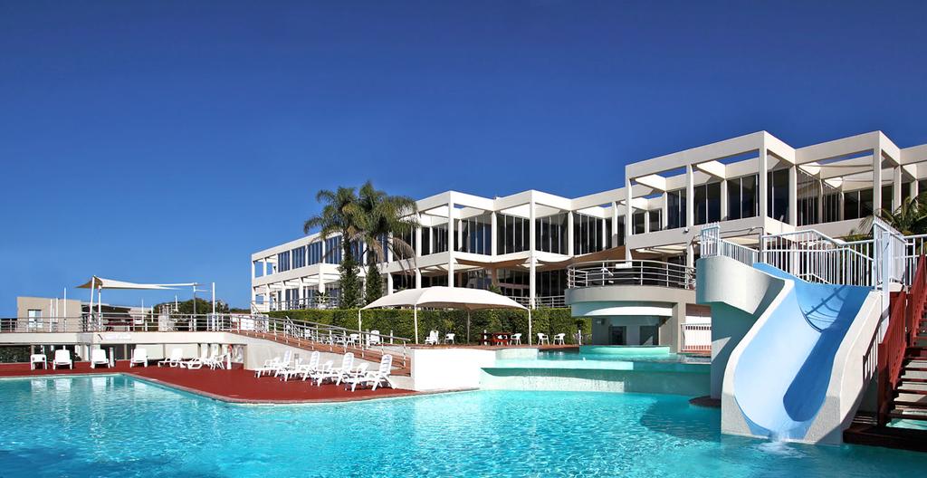 Absolute Beachfront Opal Cove Resort - Accommodation BNB
