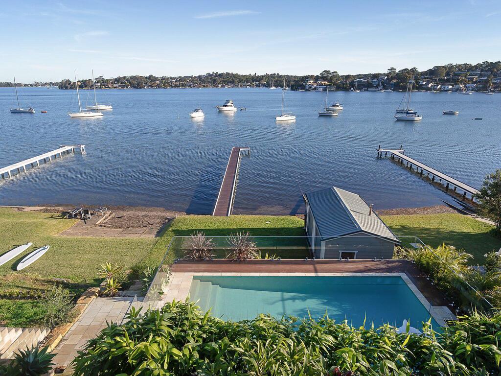 Absolute Waterfront Lakehouse Fishing Point Waterfront Pool Jetty - thumb 3