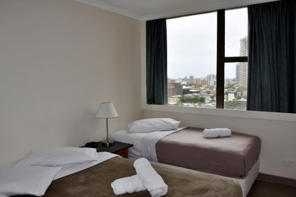 Accommodation Sydney City Centre - Hyde Park Plaza 3 Bedroom 1 Bathroom Apartment - thumb 1