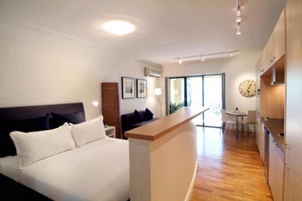 Accommodation Sydney Potts Point studio apartment with balcony - New South Wales Tourism 