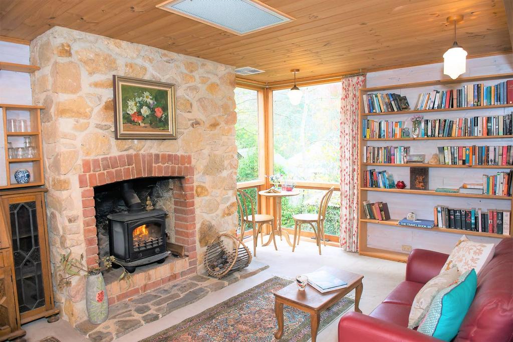 Adelaide Hills 'Camellia Cottage' - WiFi - Accommodation Airlie Beach