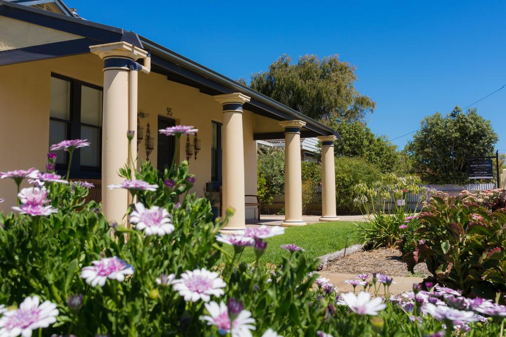 Agnes Cottage Bed  Breakfast - Accommodation Adelaide