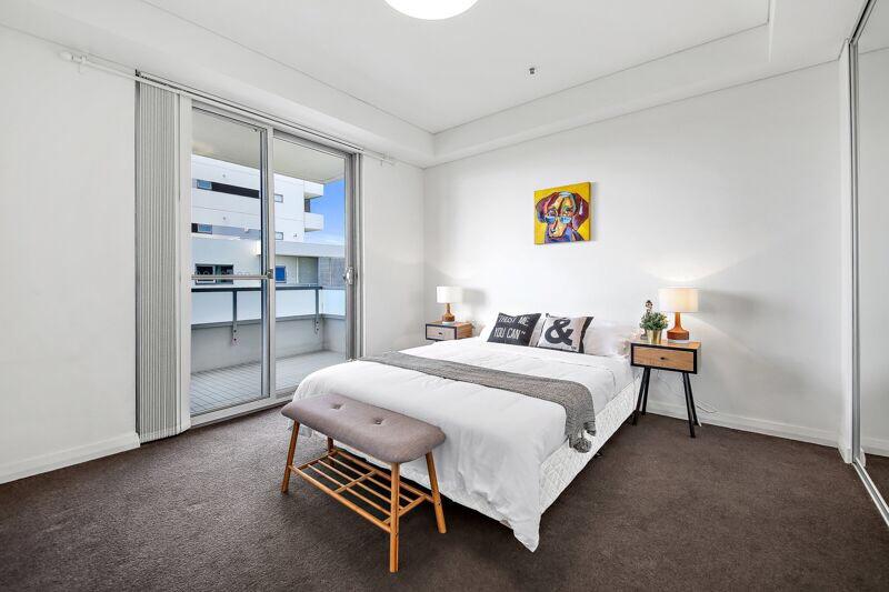 All Amenities Only Downstairs, 20 Mins To CBD - thumb 1