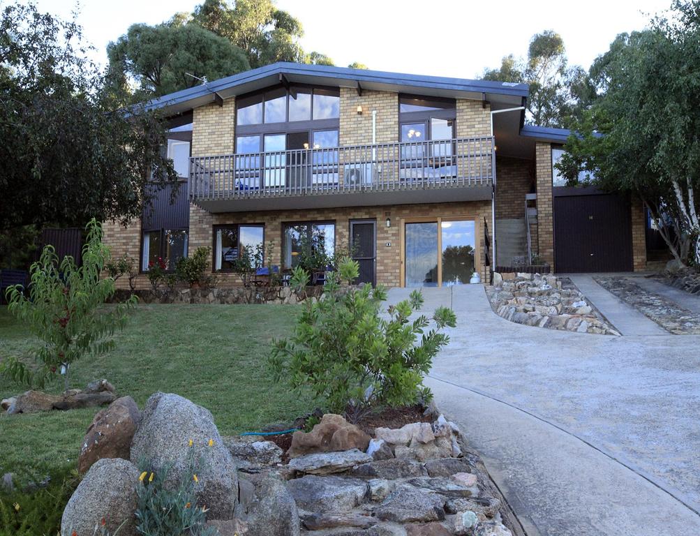 Alpine Apartment - Great Location With Views Of Lake Jindabyne - thumb 0