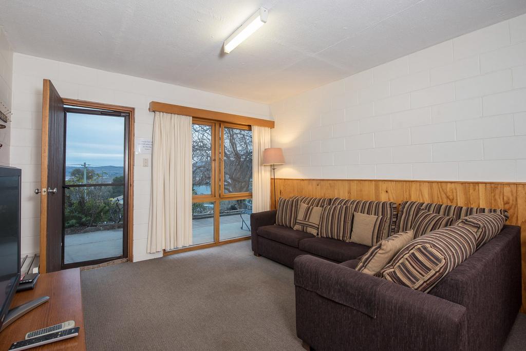 Alpine Apartment - Great Location With Views Of Lake Jindabyne - thumb 1