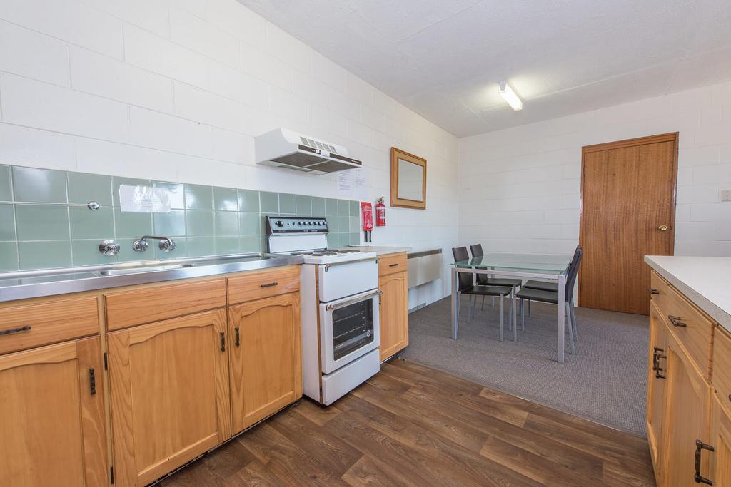 Alpine Apartment - Great Location With Views Of Lake Jindabyne - thumb 2