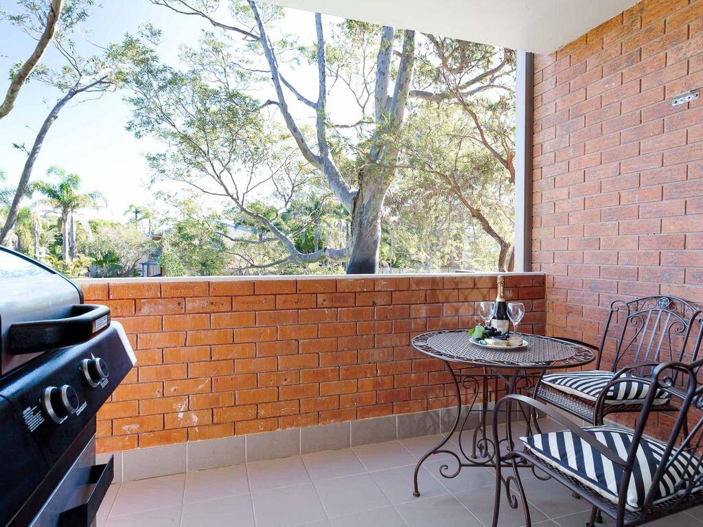 Amanda Court 2/1 Weatherly Cl - Renovated unit with aircon, wifi and Close to the beach