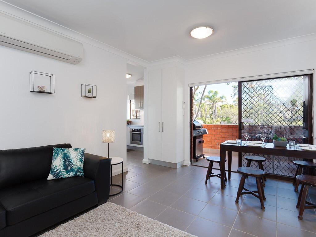 Amanda Court 2/1 Weatherly Cl - Renovated Unit With Aircon, Wifi And Close To The Beach - thumb 2