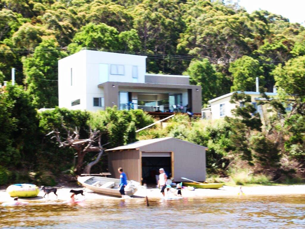 Amazing Ansons Bay Absolute Waterfront Beach House - New South Wales Tourism 