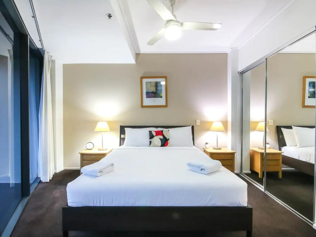 Amazing Brisbane CBD 2 Bedroom Apartment With River Views - thumb 2