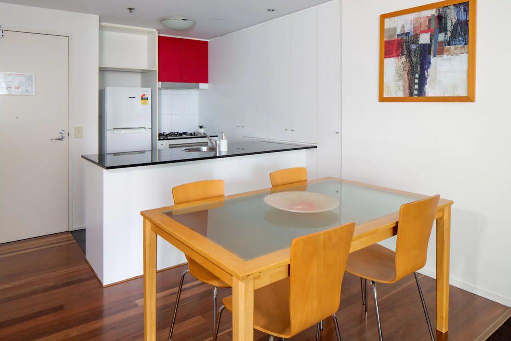 Amazing Brisbane CBD 2 Bedroom Apartment With River Views - thumb 1