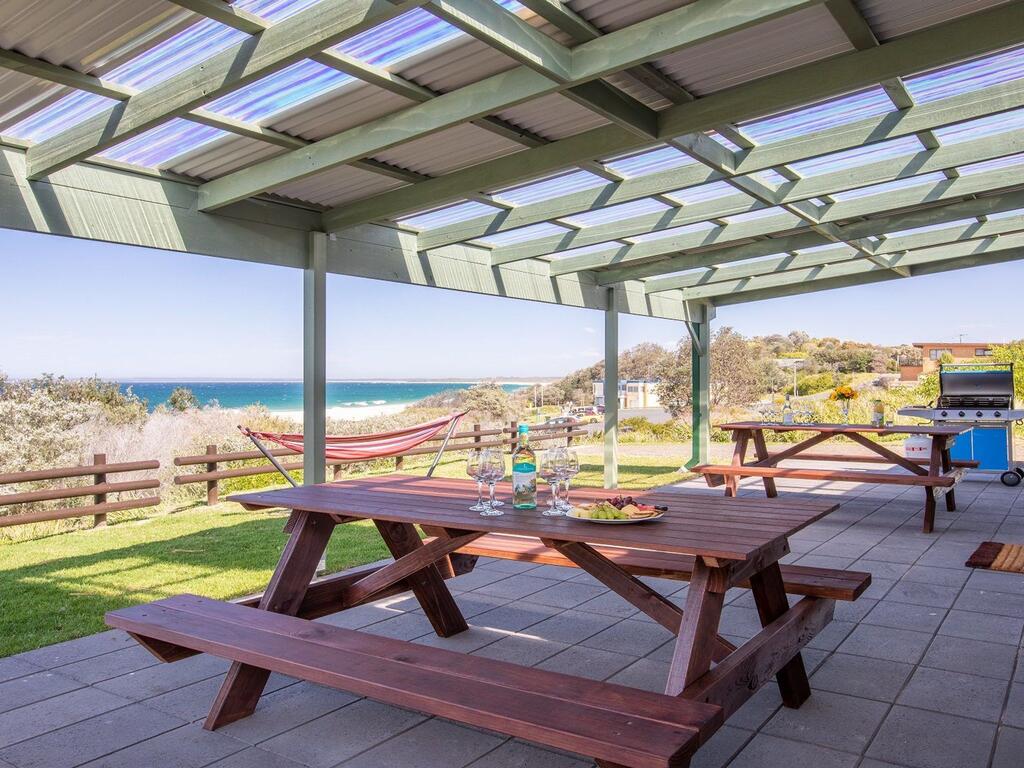 Antonio's Paradise - spectacular views over Warrain beach - New South Wales Tourism 