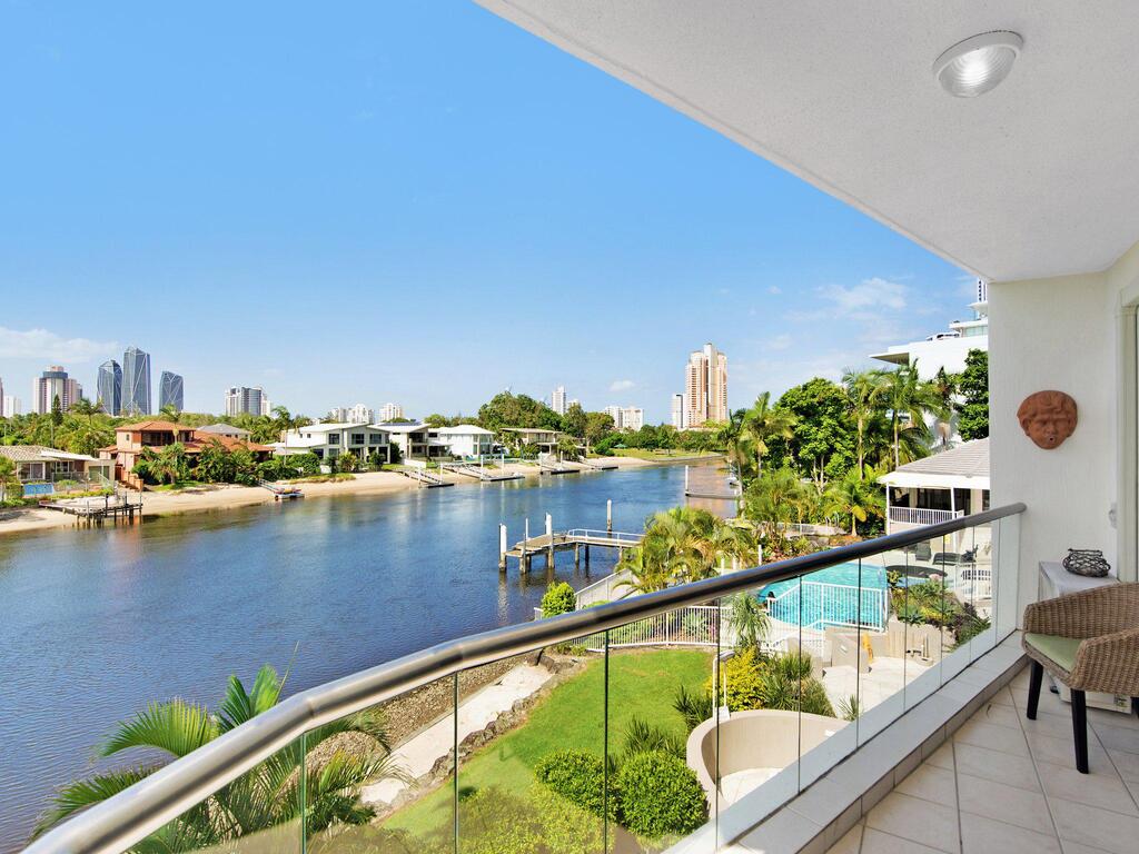 Arc Resort Stunning 3 Bedroom In Broadbeach - thumb 2