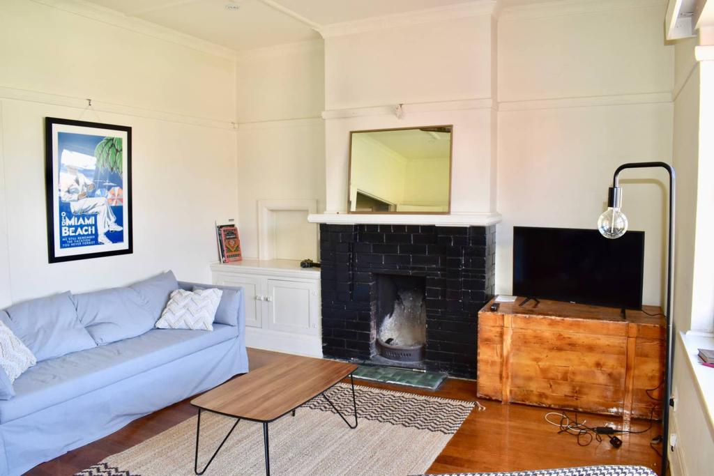 Artistic Apartment in Sunny Elwood near St Kilda - New South Wales Tourism 