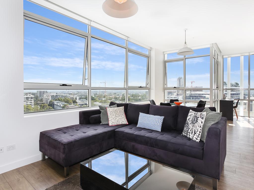 As the Sun Sets - Modern and Spacious 2BR Zetland Apartment Facing the Setting Sun - Accommodation Sydney