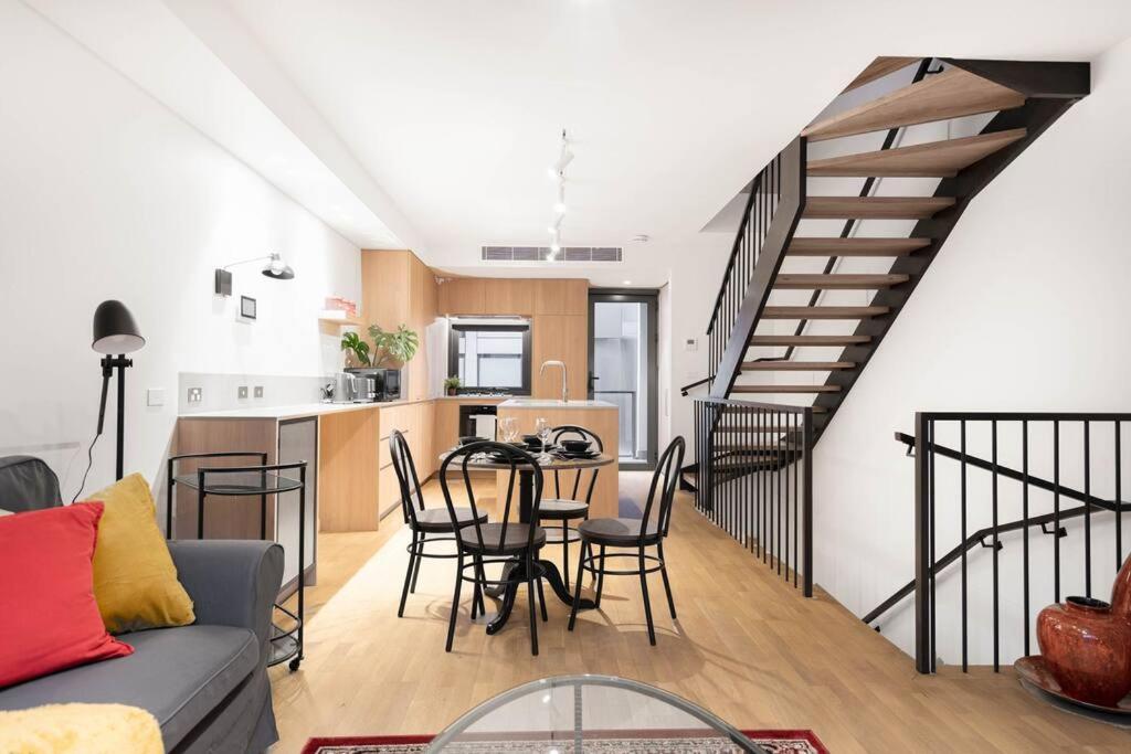 New Modern Design 3B2B House With Parking Near Toorak