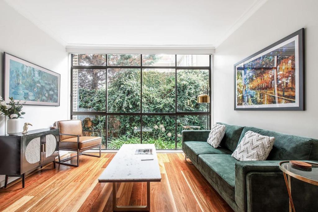 Parisian Chic Meets South Yarra\'s Vibrant Locale