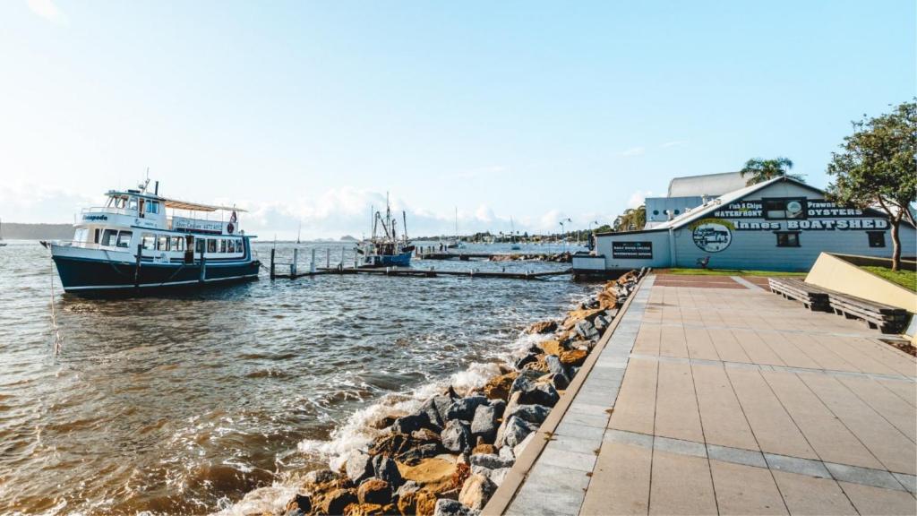 Pet Friendly House Steps From Batemans Bay