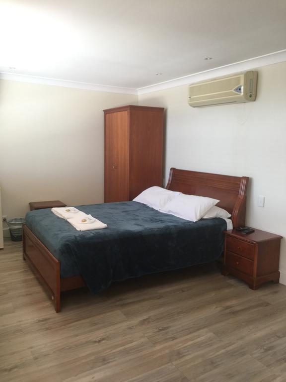Aussie Hotel  Motel - Accommodation BNB