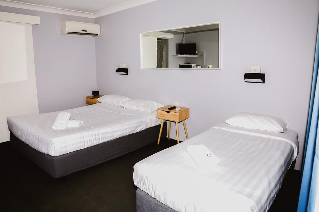 Australian Hotel Motel - thumb 1