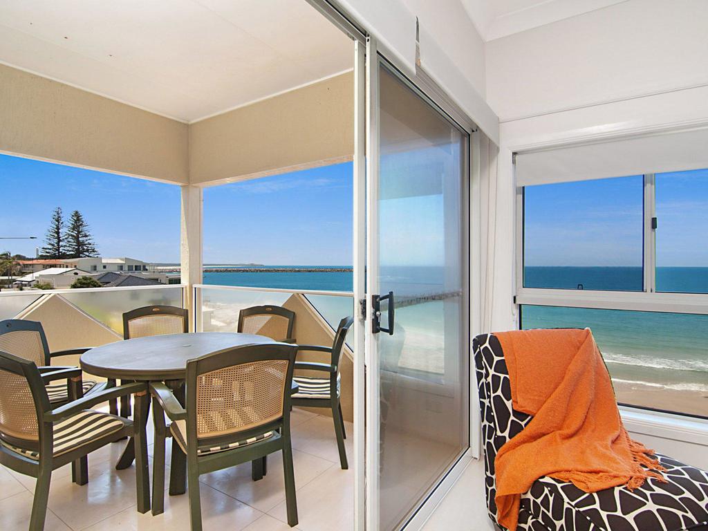 Avalon 3 - views to die for - across the road from convent beach - Accommodation Adelaide