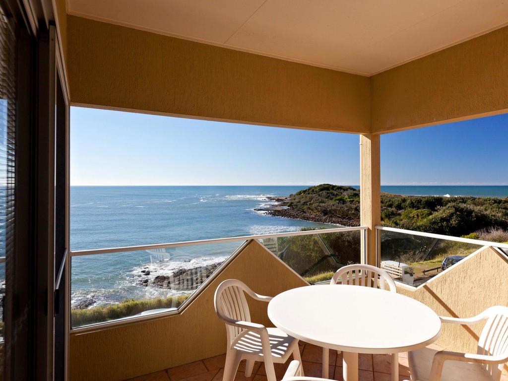 Avalon 4 - Right Across The Road From Convent Beach - Uninterrupted Views - Accommodation Yamba 2