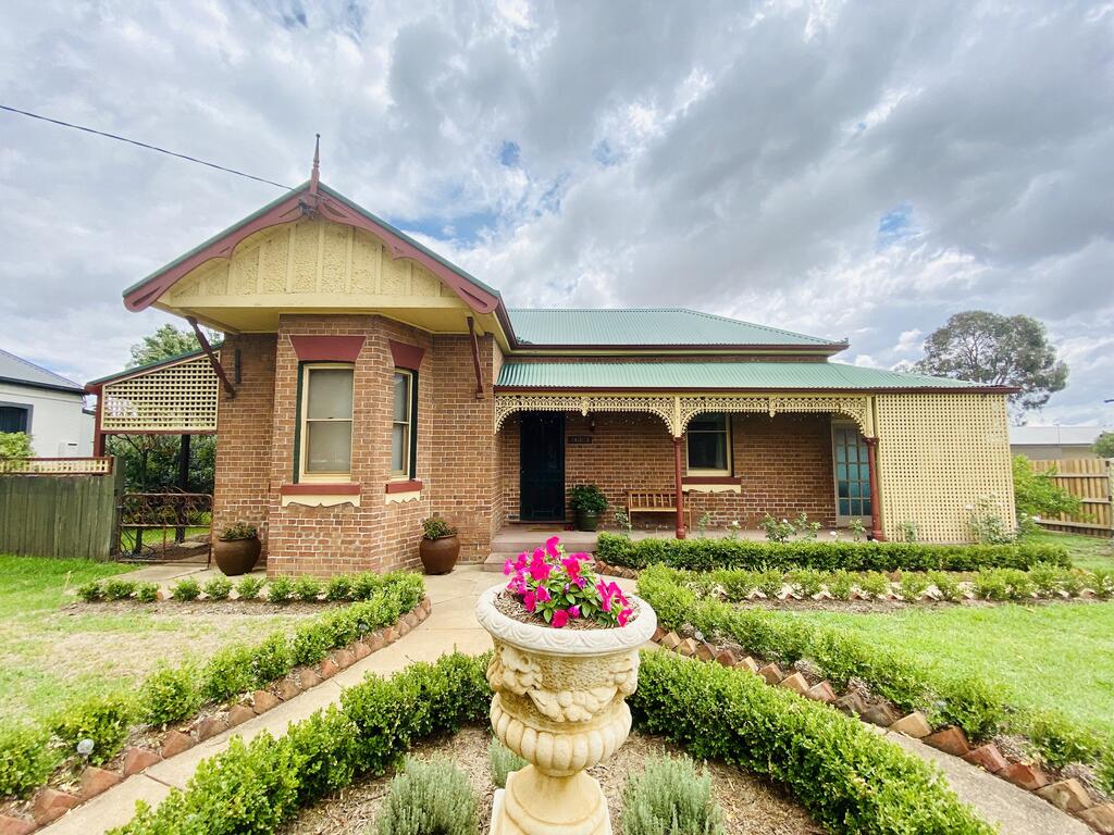 Avoca House - Circa 1900 Gorgeous Federation Home - Accommodation Adelaide