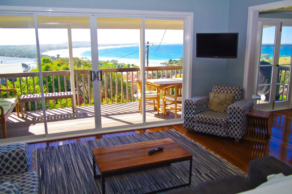 Awesome View 4 View Street - Accommodation Airlie Beach