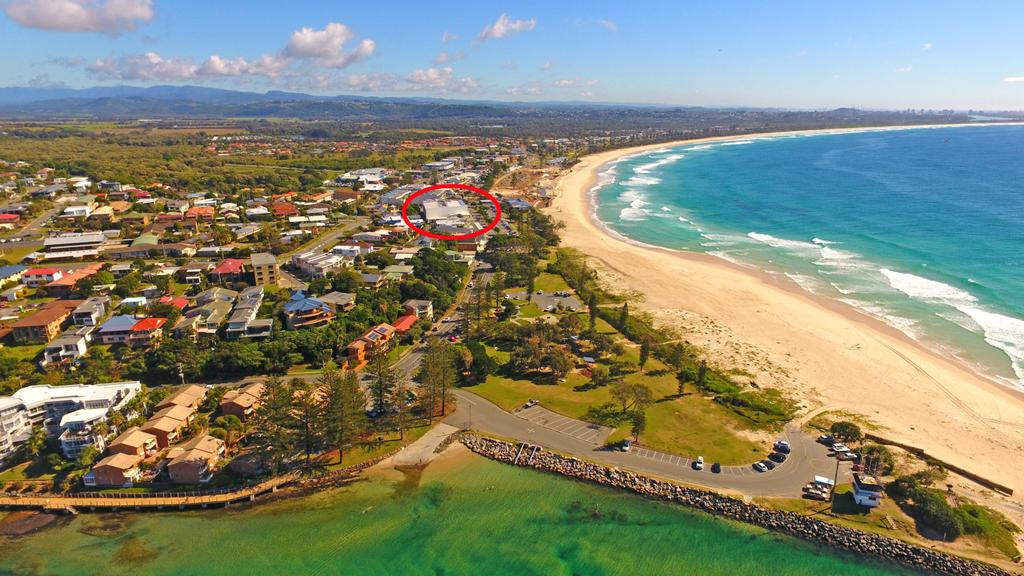 Azura Ocean View Holiday Apartment - Tweed Heads Accommodation