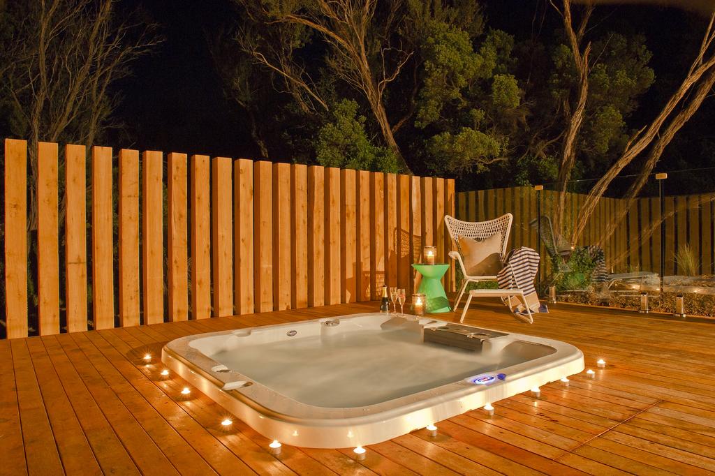 Azure Beach Retreat - Spa Luxury - Accommodation Adelaide