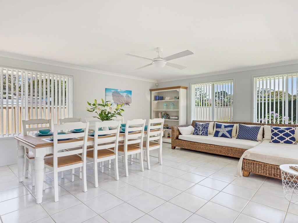 Azure Waters - Perfectly Positioned With Ocean Views - thumb 1