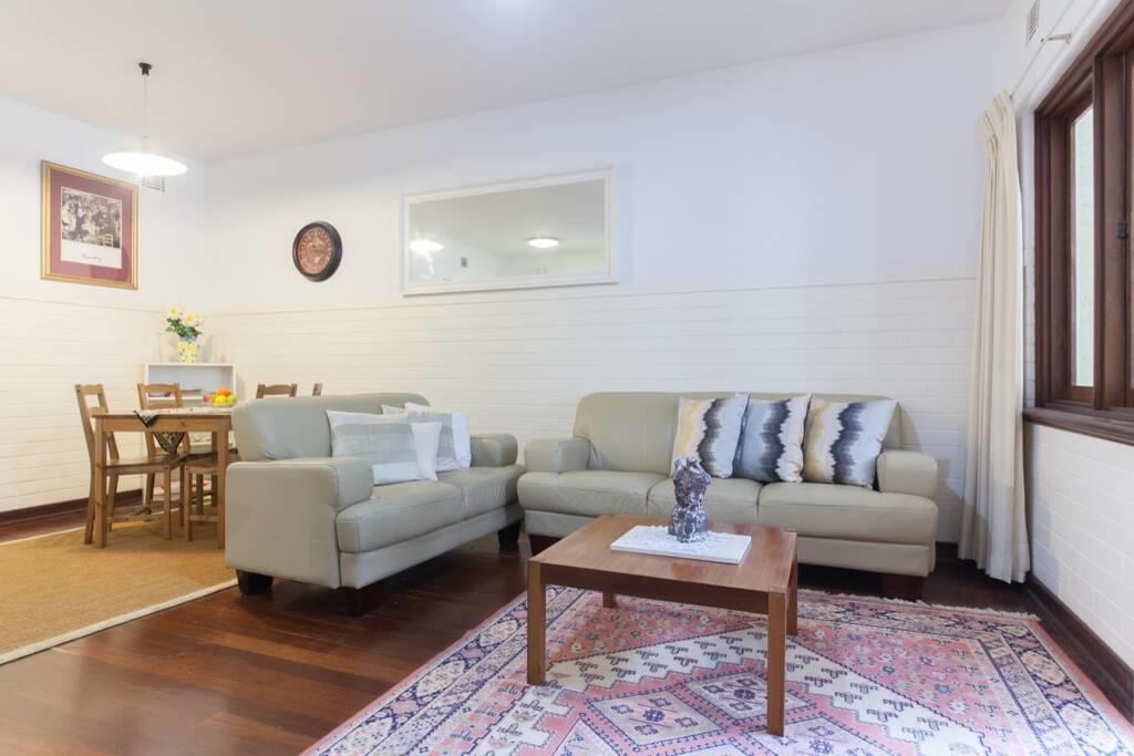 B2 Broadway Abode close to Swan River UWA  Hospitals - Accommodation Airlie Beach