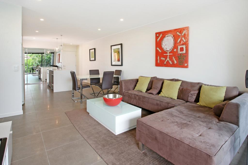 Back Of The Block Bulimba - Executive 3BR Bulimba Apartment With Leafy Outlook - thumb 1